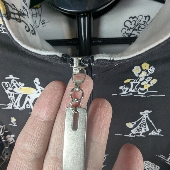 Koret ladies full zip jacket medium with darling French scenes throughout - Picture 10 of 14